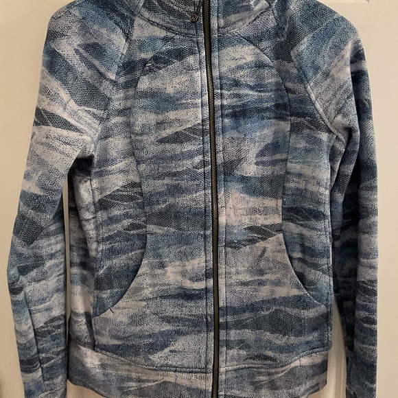 Lululemon Scuba Hoodie - Size 10 - Mesh Scape Multi - Picture 1 of 9